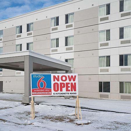 Studio 6-Bruderheim, Ab Екстер'єр фото