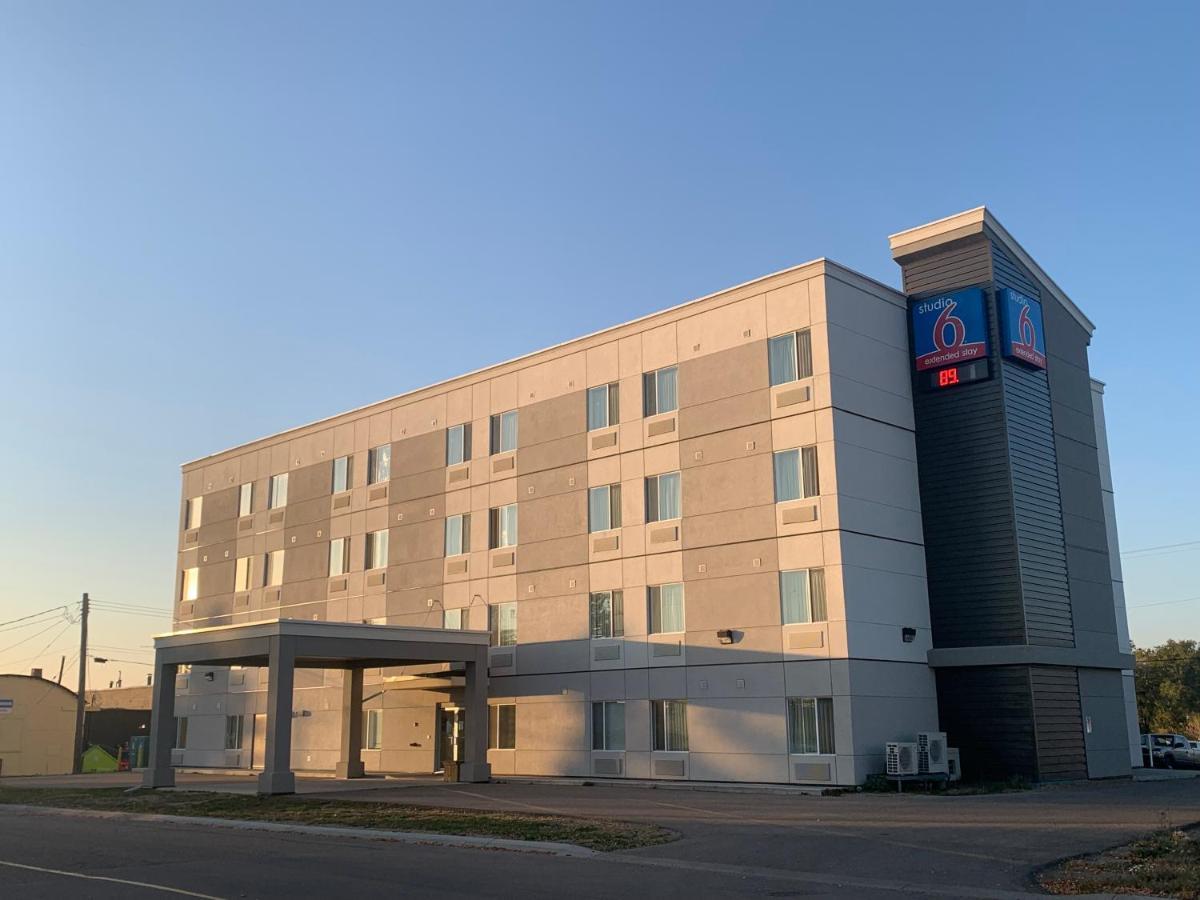 Studio 6-Bruderheim, Ab Екстер'єр фото