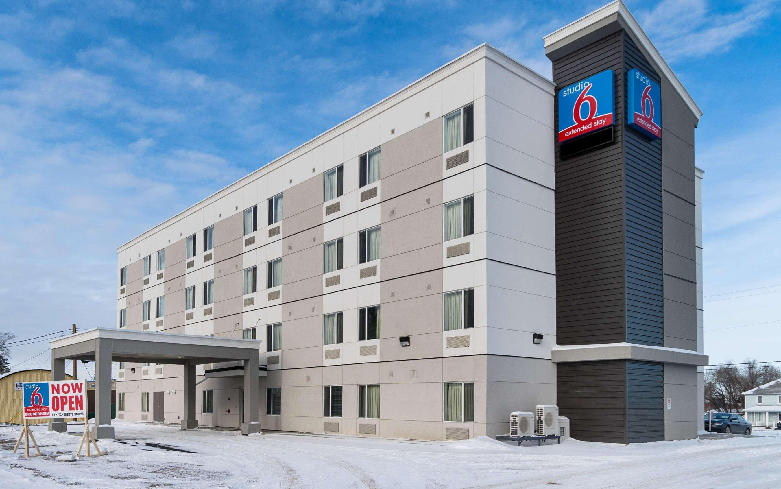 Studio 6-Bruderheim, Ab Екстер'єр фото