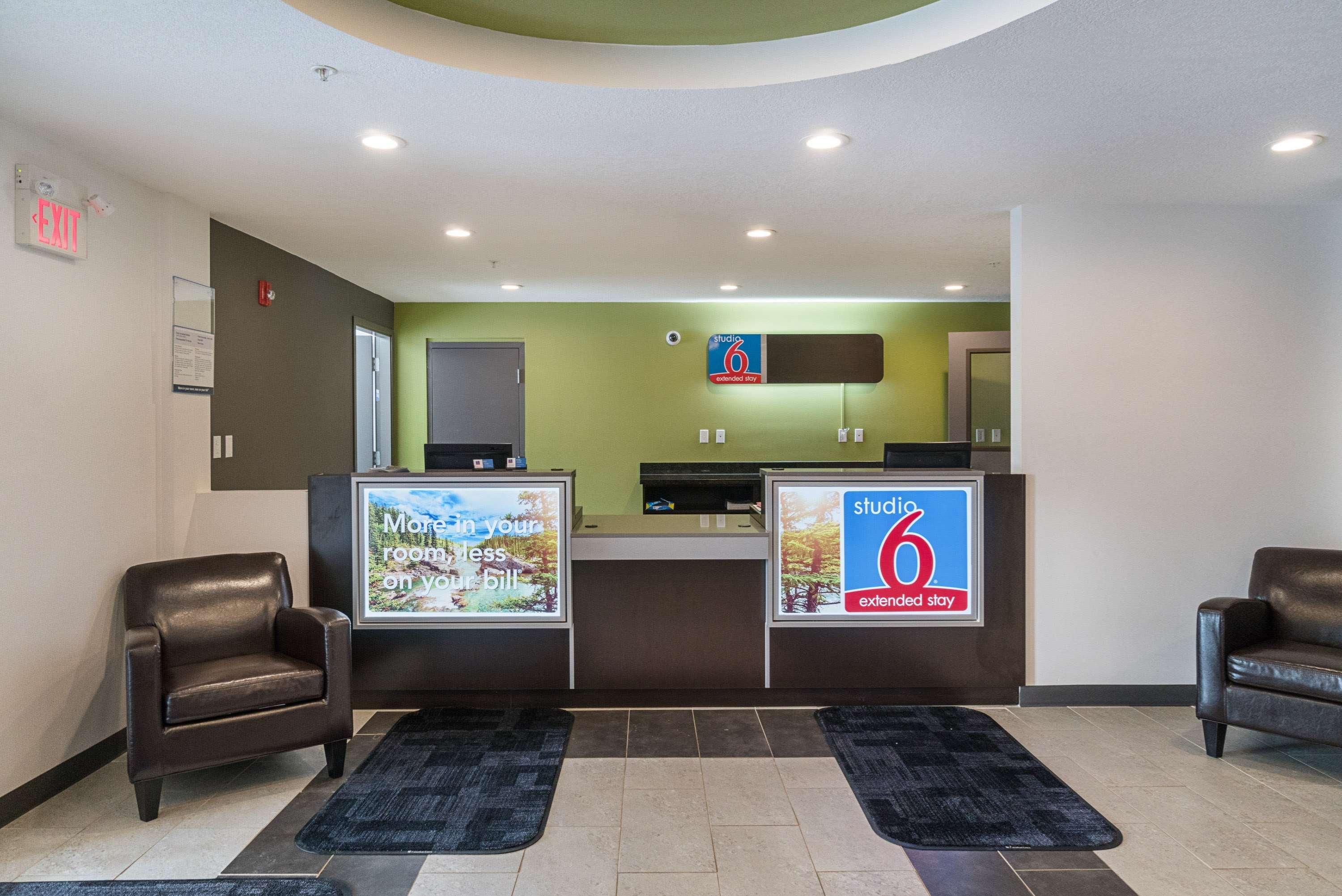 Studio 6-Bruderheim, Ab Екстер'єр фото