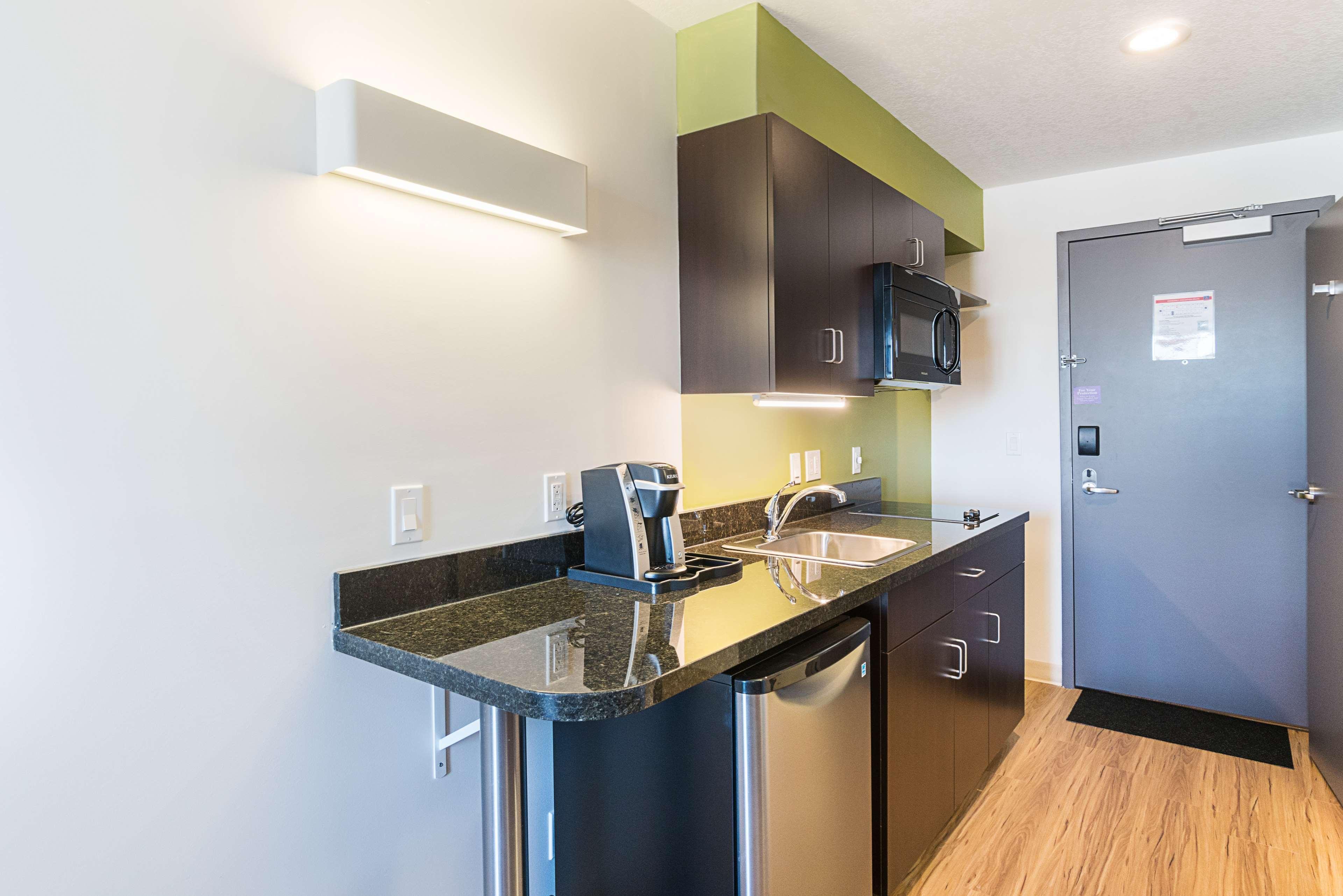 Studio 6-Bruderheim, Ab Екстер'єр фото
