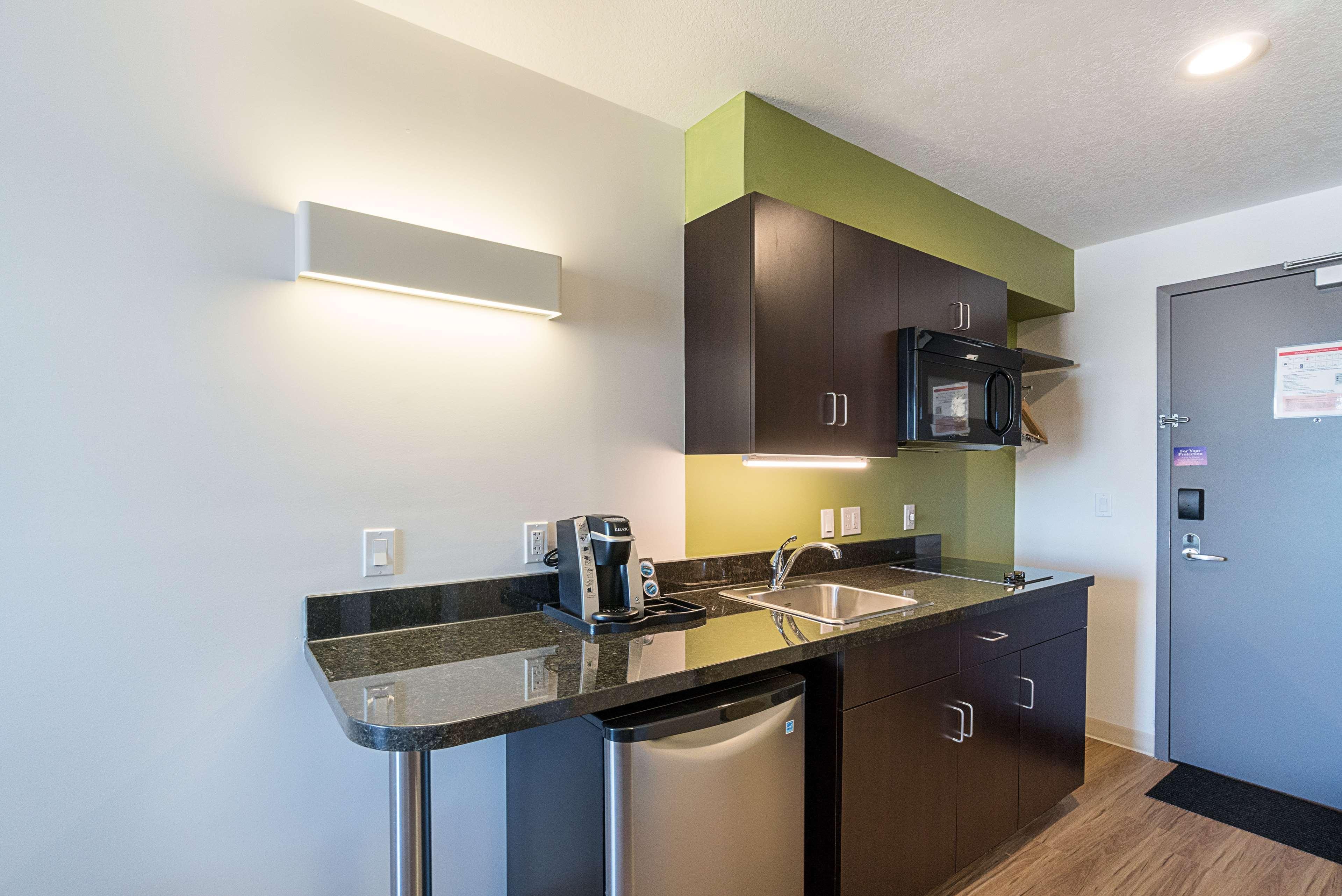 Studio 6-Bruderheim, Ab Екстер'єр фото