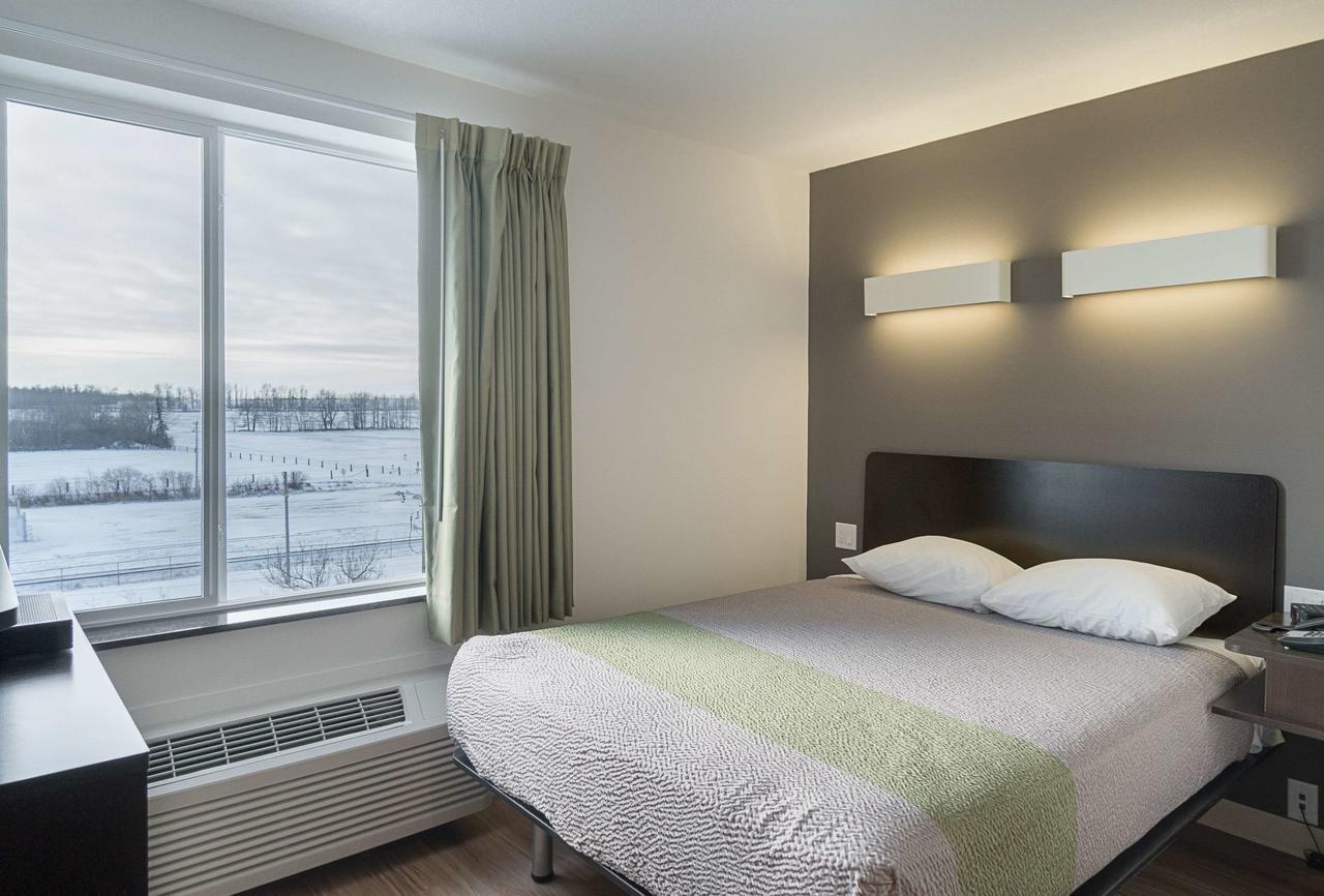 Studio 6-Bruderheim, Ab Екстер'єр фото