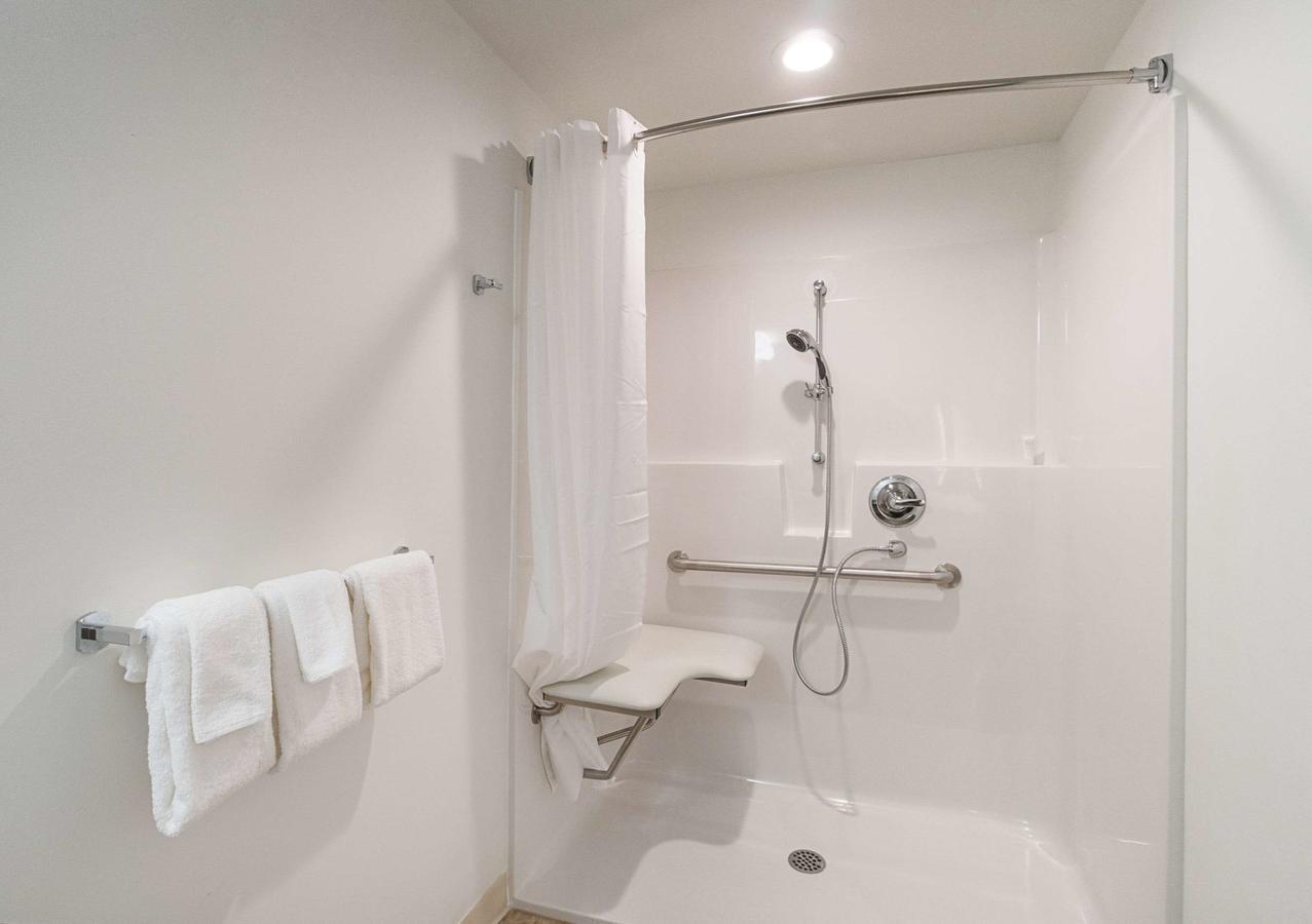 Studio 6-Bruderheim, Ab Екстер'єр фото