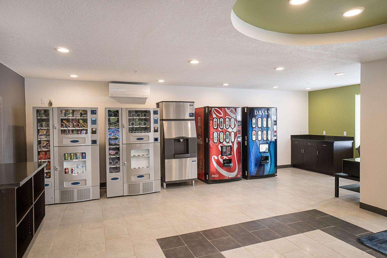 Studio 6-Bruderheim, Ab Екстер'єр фото